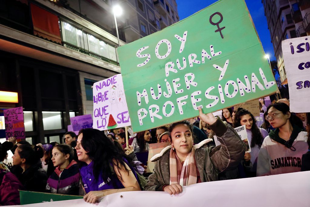 Todas las imágenes de la manifestación en Murcia del 8M