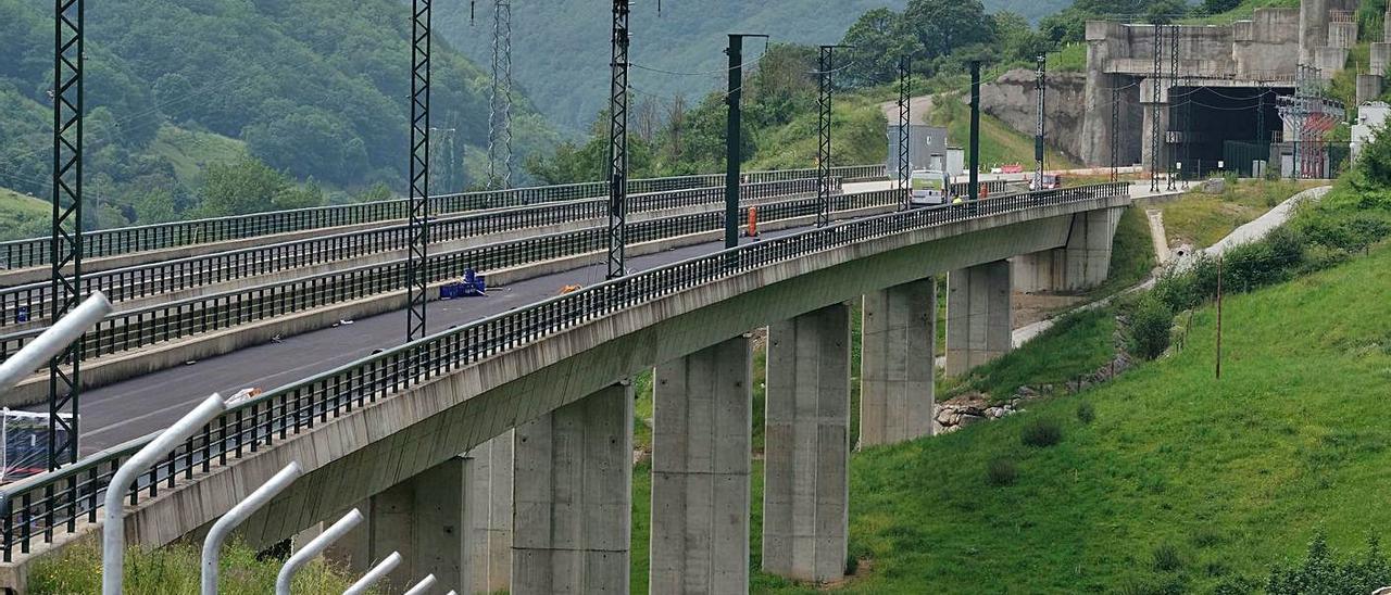 Obras de la variante de Pajares cerca de Sotiello (Lena). | Silveira