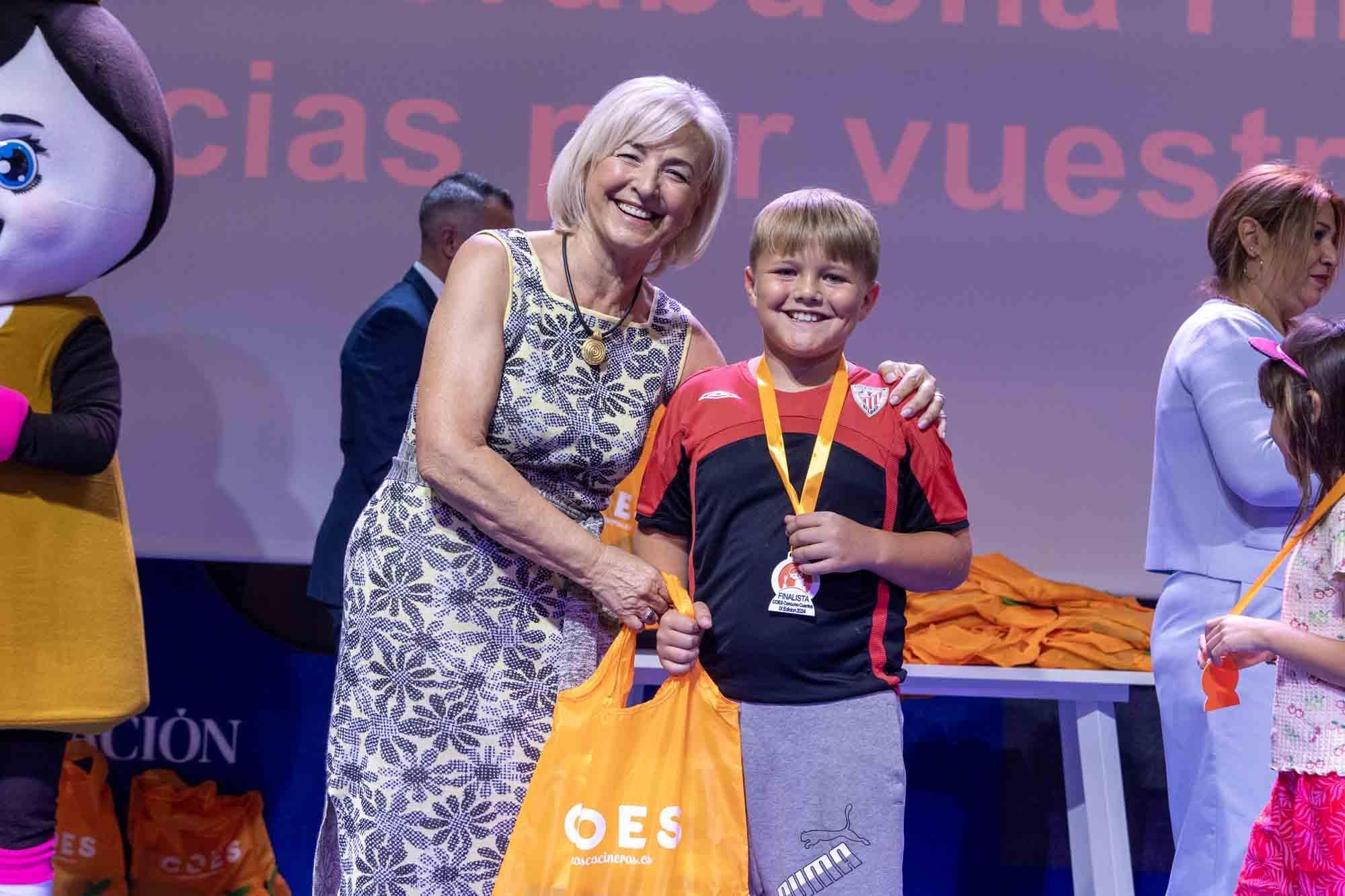 Entrega de premios del concurso infantil de relatos cortos "Cuéntame un cuento para comer" en el Club INFORMACIÓN organizado por COES