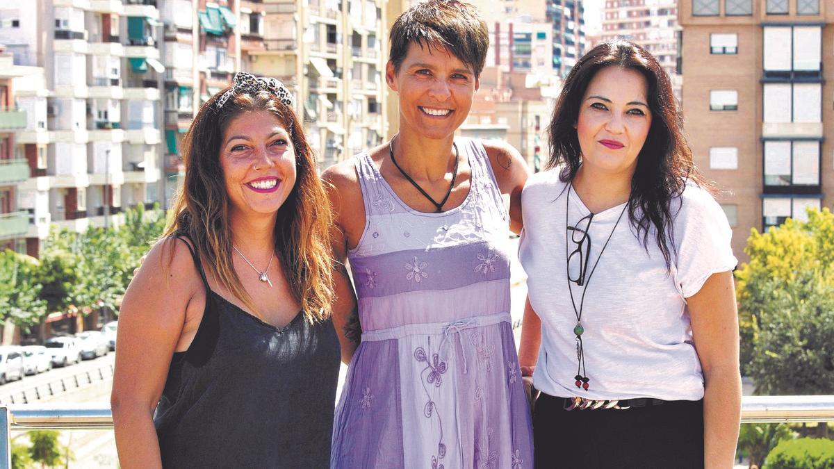 Jessica Millán, Raquel Esteve y Fabiola Conesa, creadoras de   Mujeres Con Nombre.