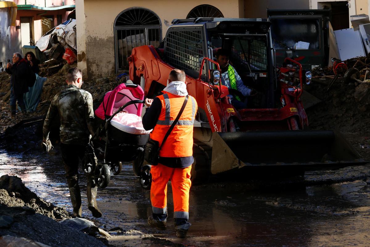 Un muerto y decenas de desaparecidos tras un corrimiento de tierra en la isla italiana de Ischia