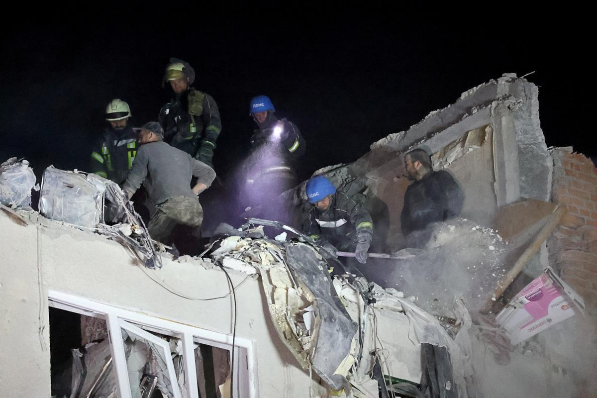 Nueve muertos y más de 20 heridos tras un bombardeo ruso en Sloviansk, en Donetsk.