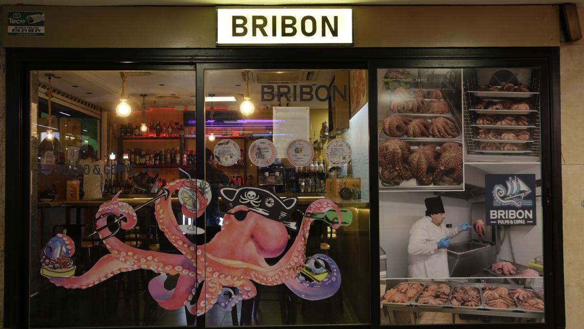 EN IMÁGENES | Así es el Bribón: pulpo y copas en el centro de Zaragoza