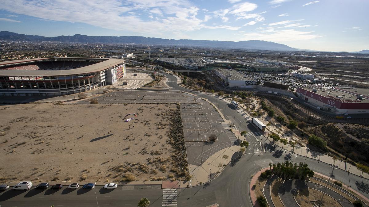 Vista aérea del estadio Enrique Roca en la zona de expansión de Nueva Condomina