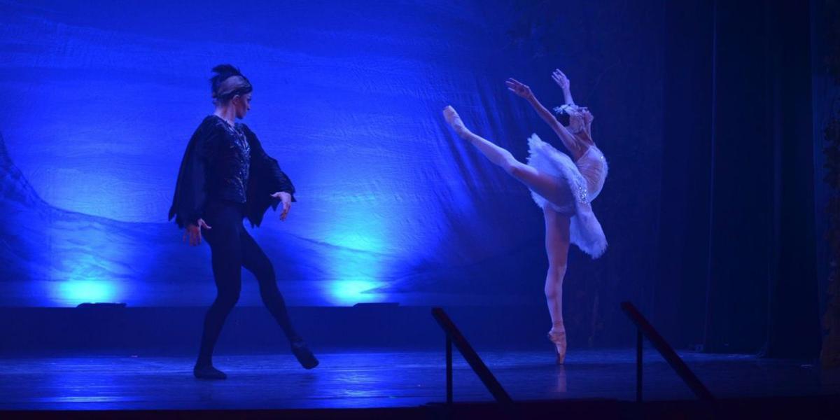 “El Lago de los Cisnes” sube a escena del Teatro Reina Sofía con la elegancia del Ballet de Kiev