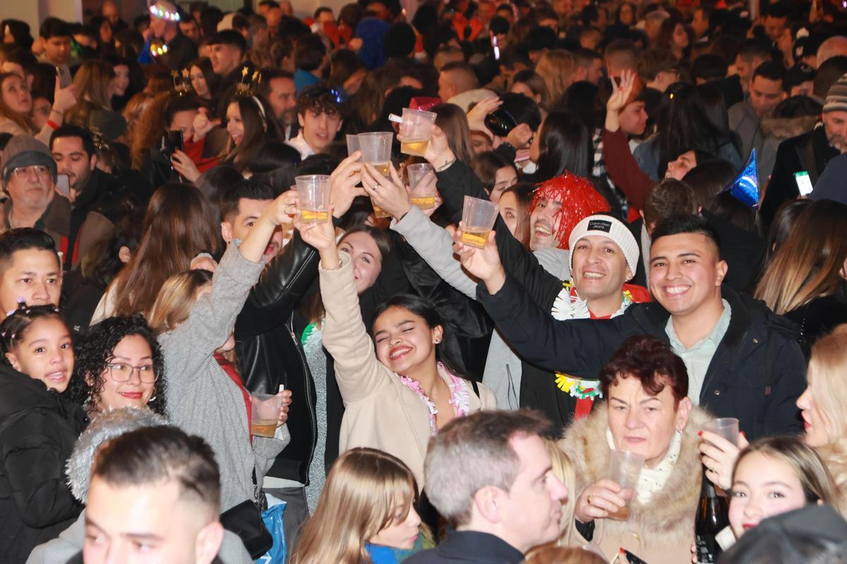 Así da la bienvenida Castelló al 2024: Búscate en la galería de fotos de Nochevieja