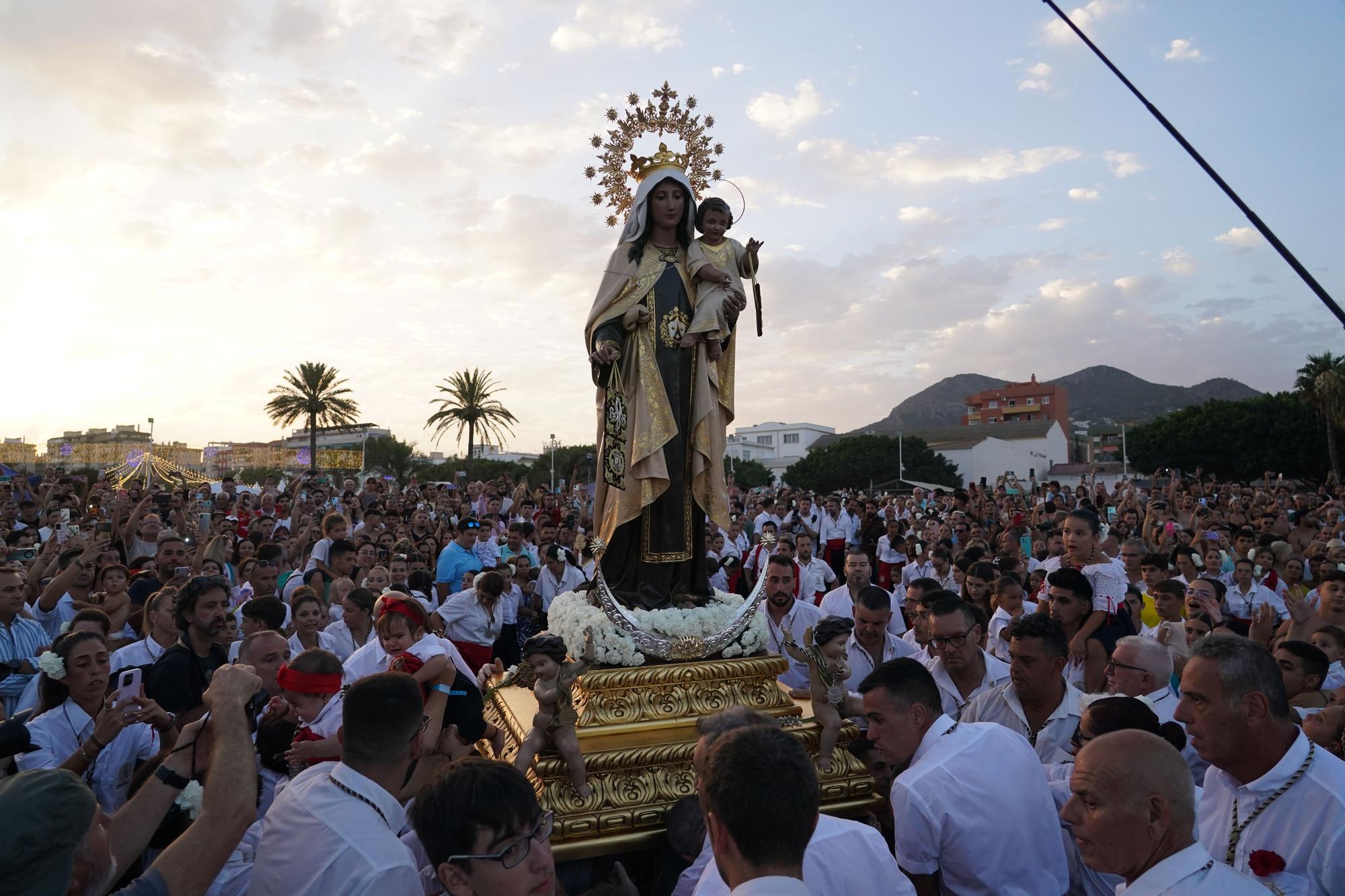 Procesión terrestre y marítima de la Virgen del Carmen de El Palo