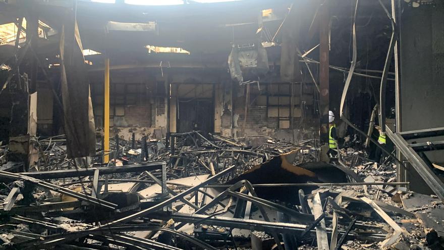 Interior de la sinagoga afectada por el incendio.