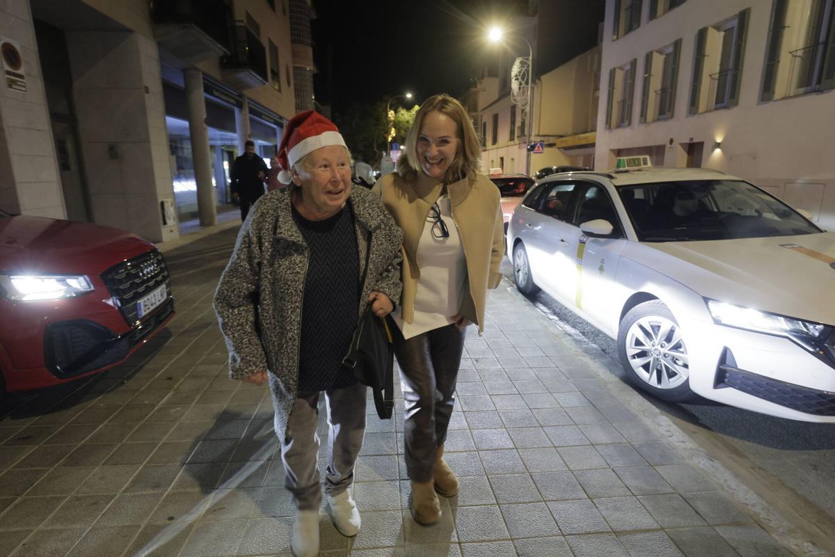 Los taxistas pasean a los mayores por Palma