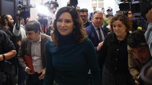 Isabel Díaz Ayuso a su entrada a un desayuno informativo en Madrid.