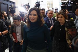 Isabel Díaz Ayuso a su entrada a un desayuno informativo en Madrid.