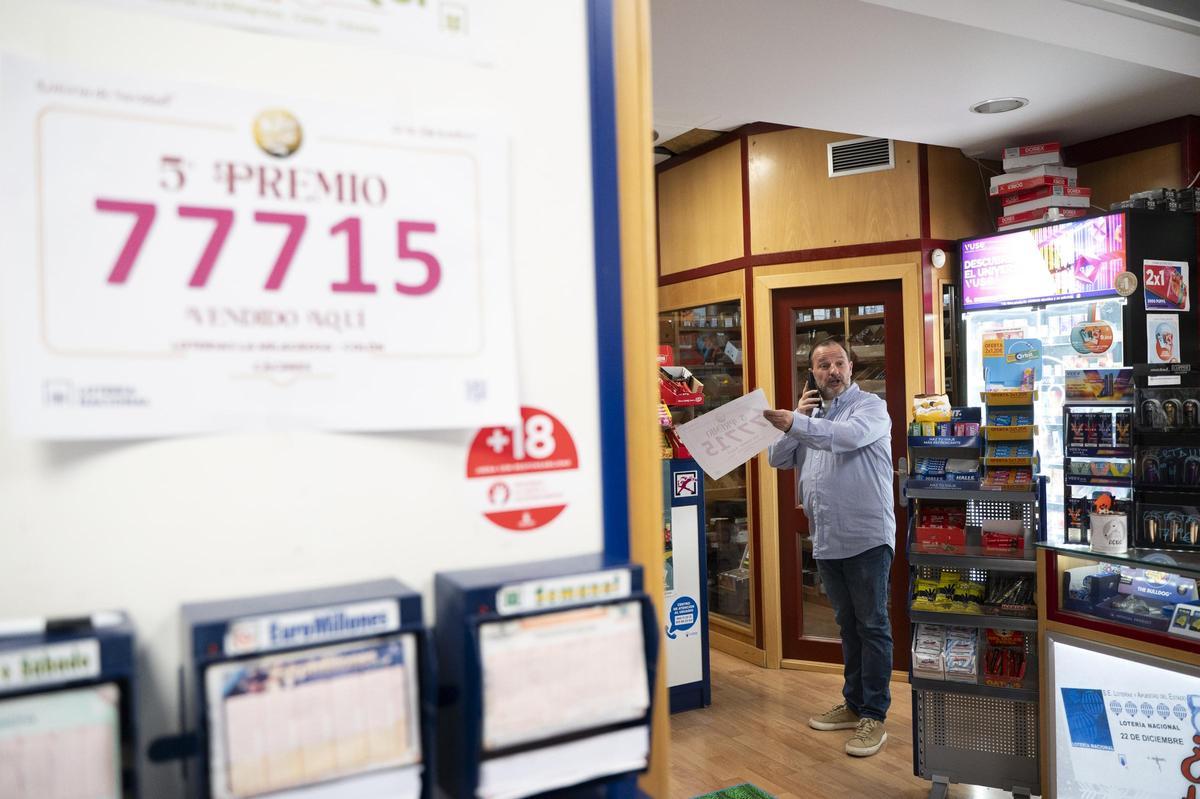 La emoción del sorteo de Lotería de Navidad en Cáceres, en imágenes