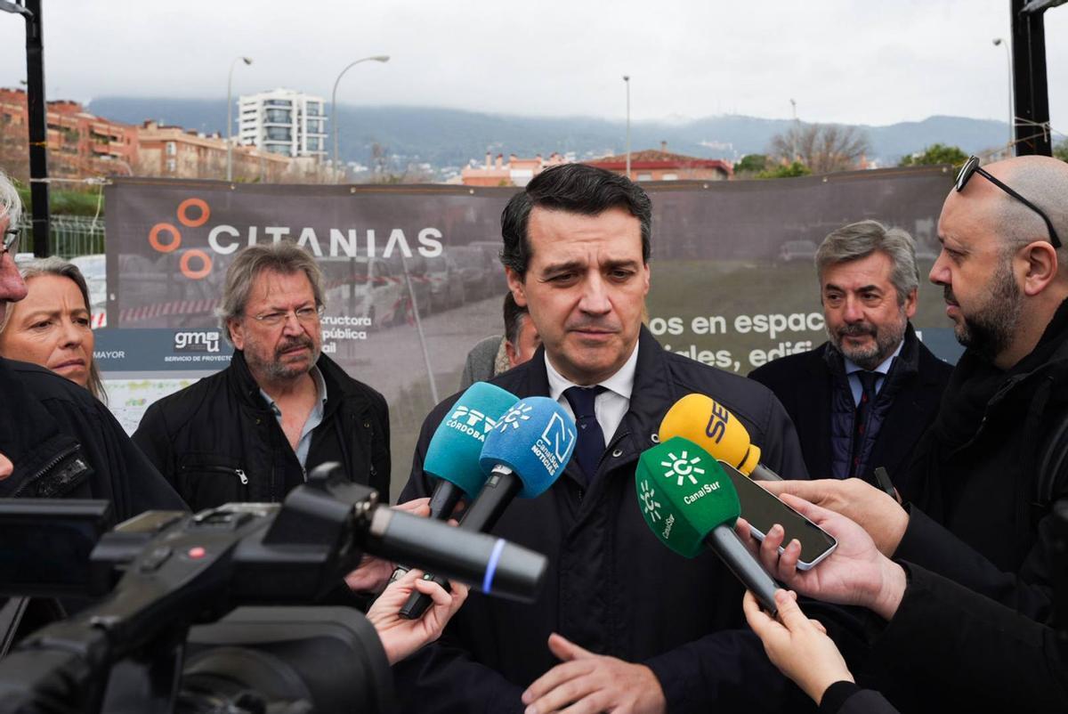 El alcalde, José María Bellido, durante una rueda de prensa este lunes.