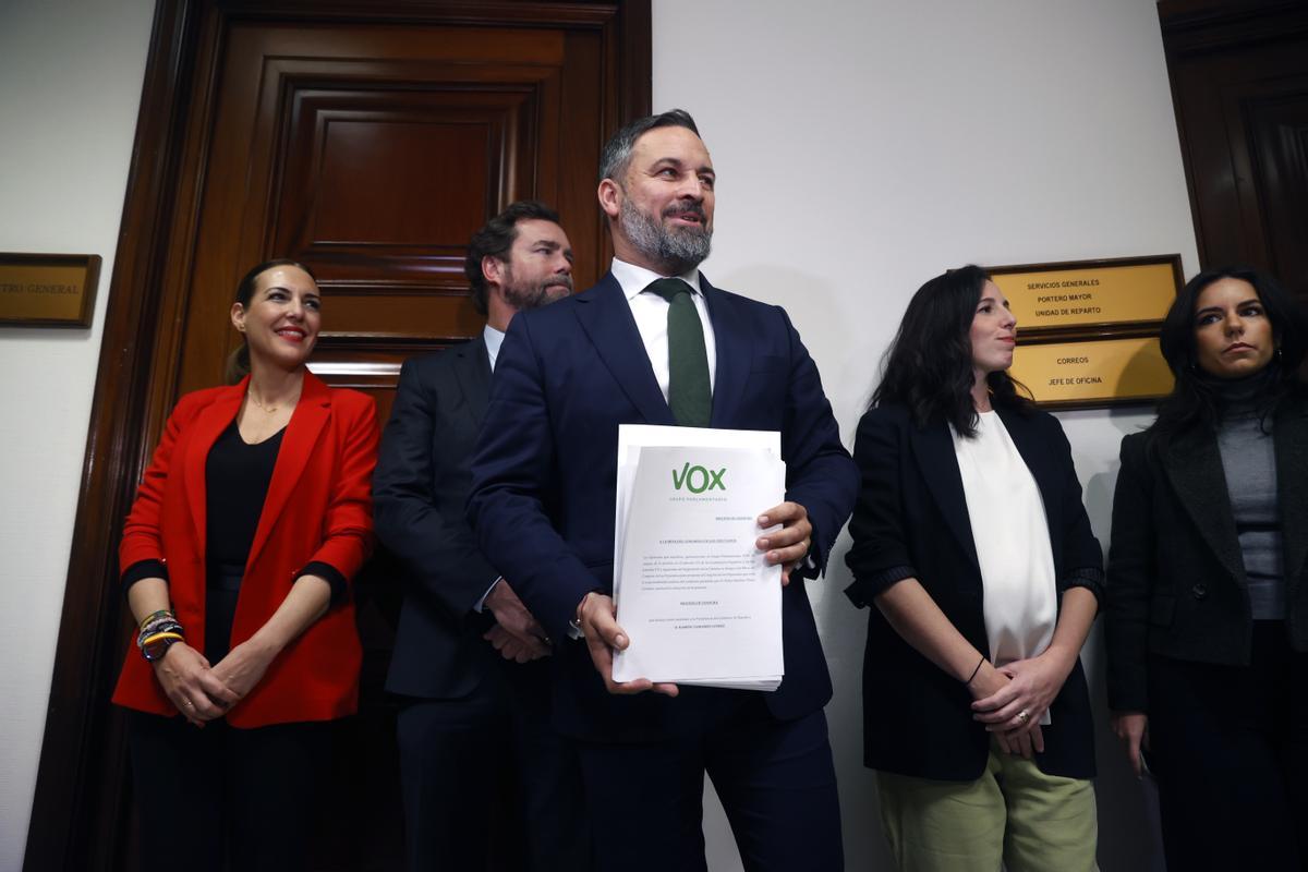 Abascal admite que el objetivo de su moción de censura es retratar al Gobierno