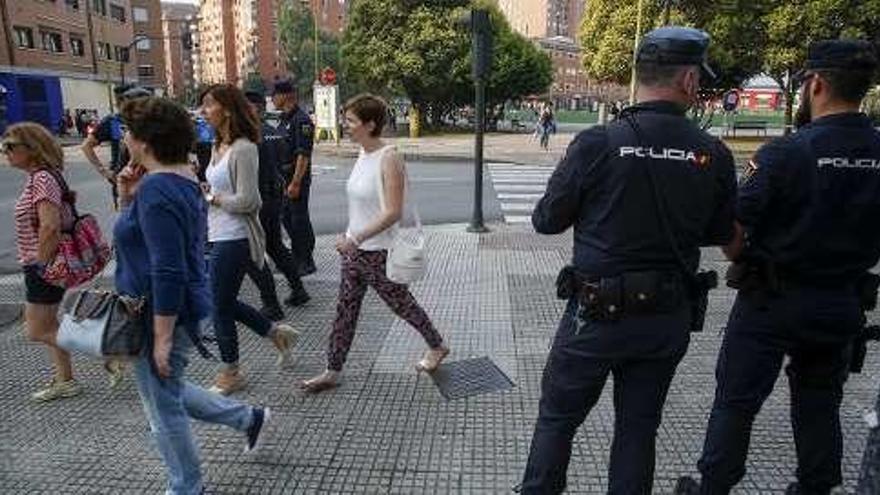 Agentes de la Policía Nacional vigilando El Quirinal en una imagen de archivo, coincidiendo con la visita de la Reina doña Letizia.