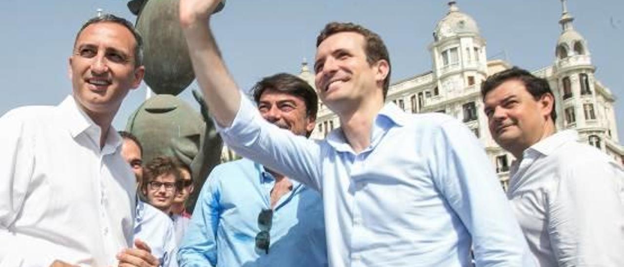 César Sánchez, Luis Barcala, Pablo Casado y Vicente López, en un acto del pasado verano.