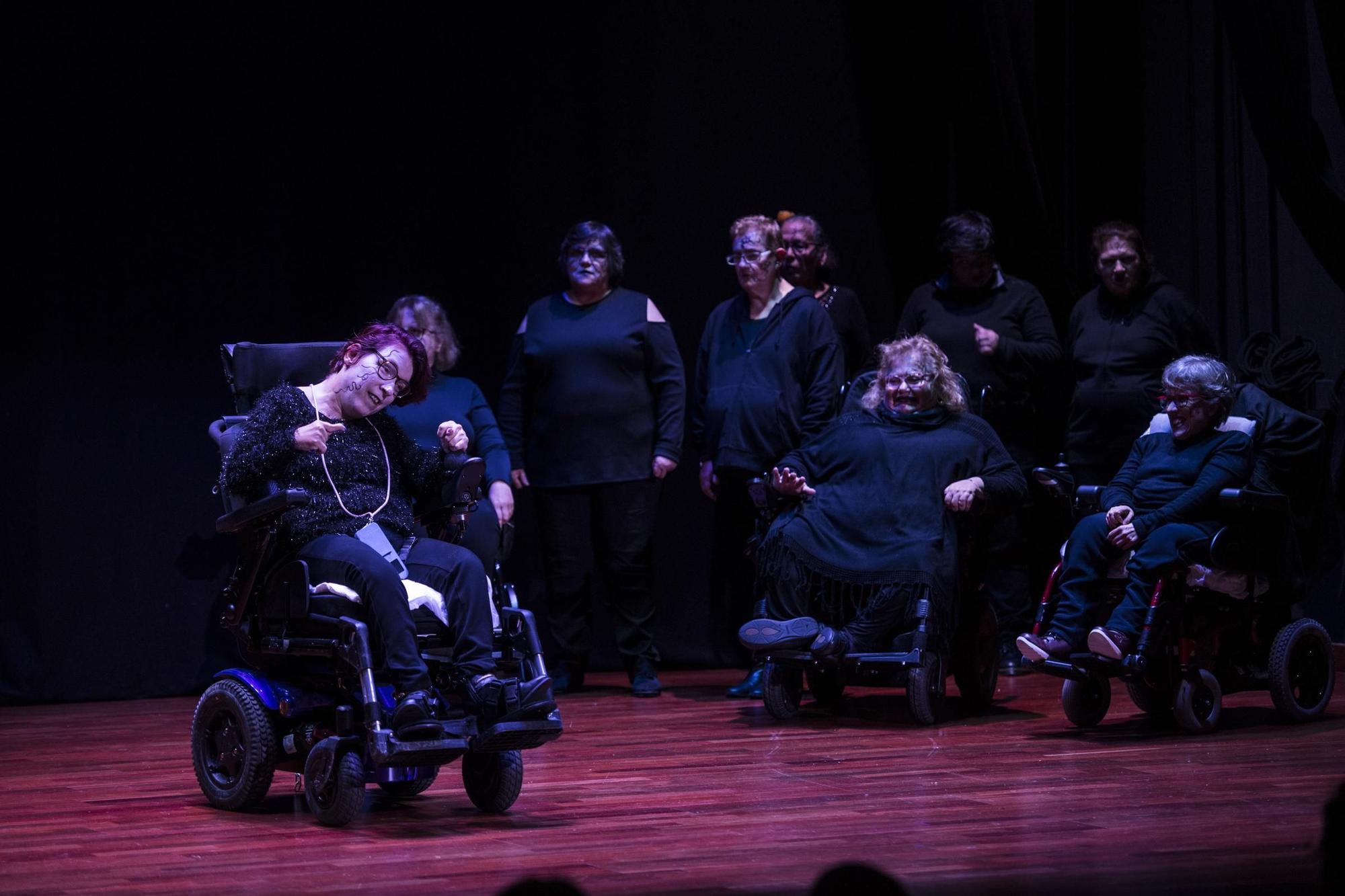 Galería | Así fue la obra de teatro inclusiva en la casa de cultura Rodríguez Moñino de Cáceres