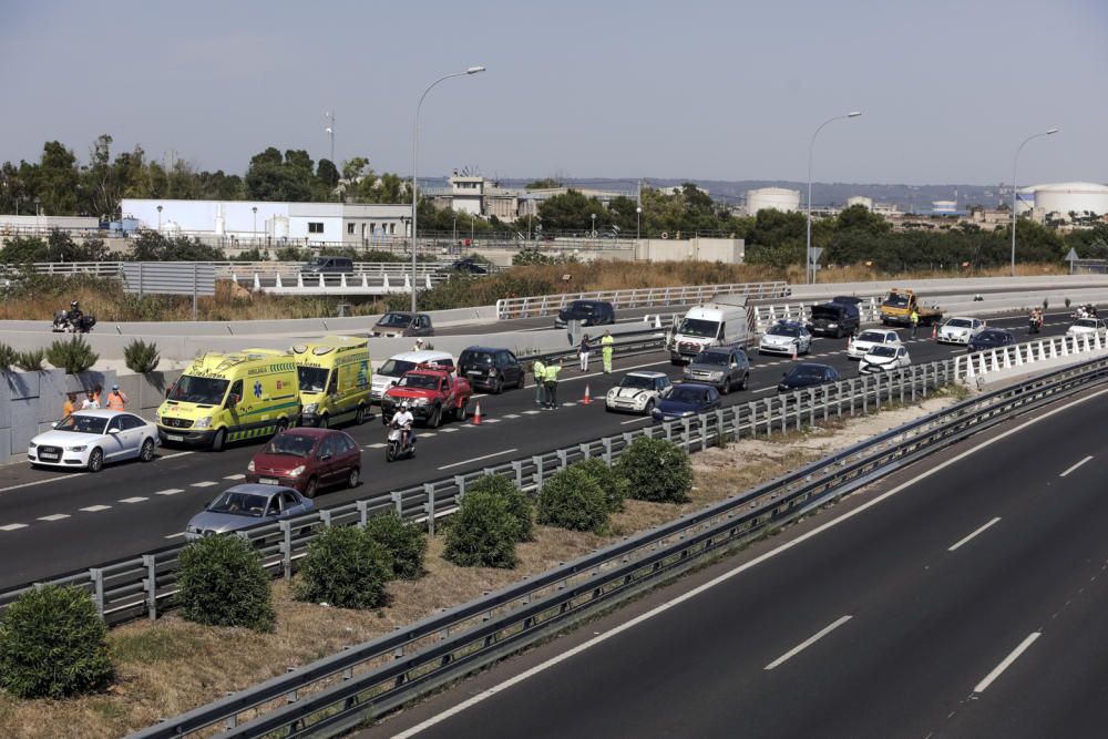 Dos accidentes causan grandes atascos en la Vía de Cintura y la autopista de Inca