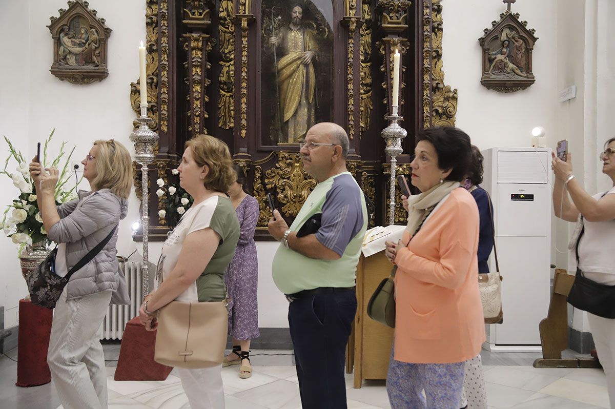 El besamanos extraordinario a la Virgen de los Dolores, en imágenes