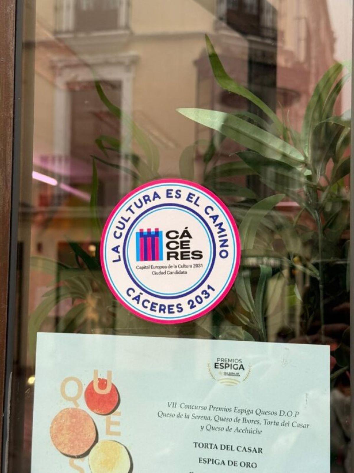 Imagen de logotipo en el comercio.