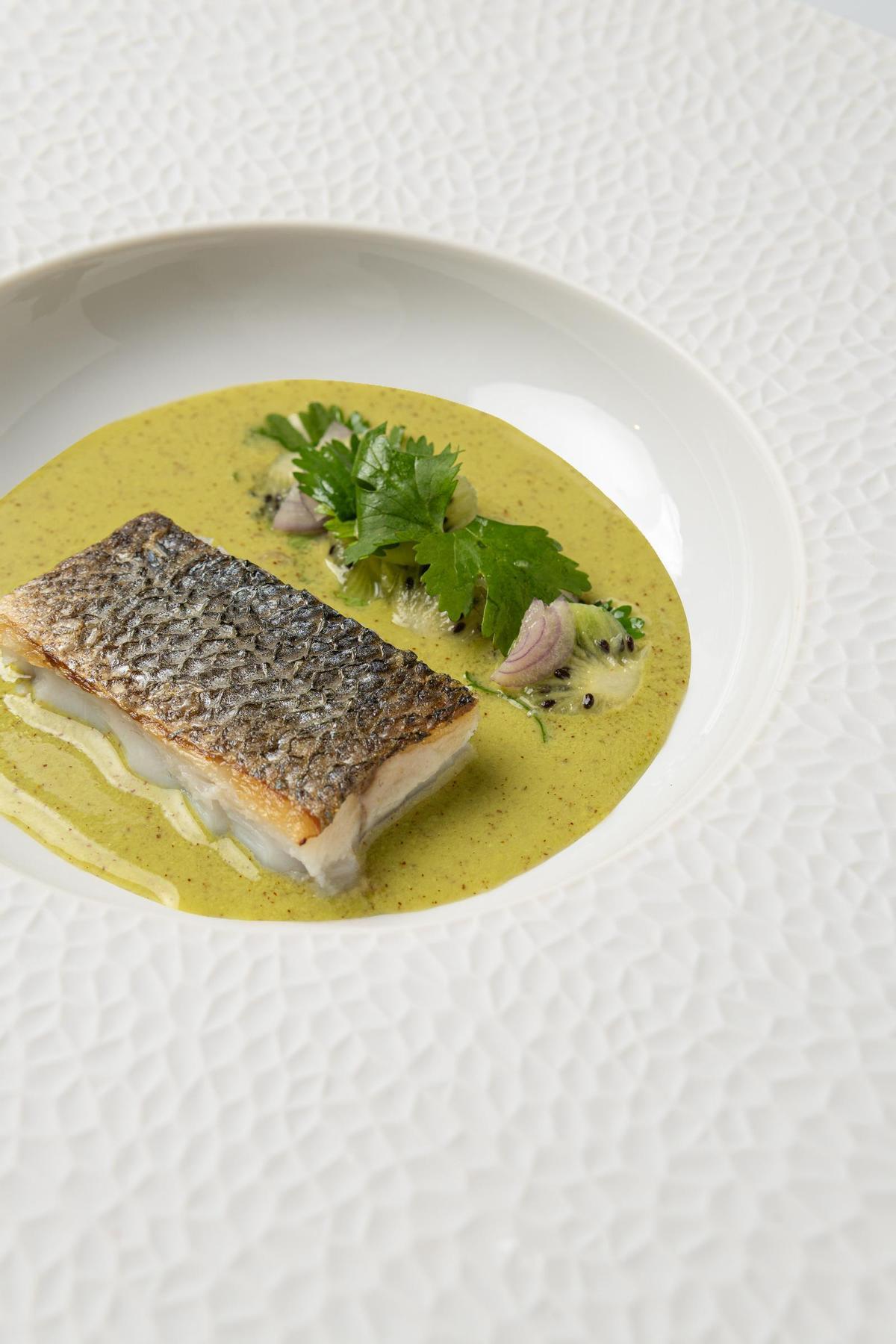 Plato de lubina creado por los hermanos Roca.