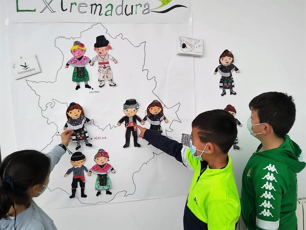 El alumnado del colegio El Llano de Monesterio profundiza en su extremeñidad