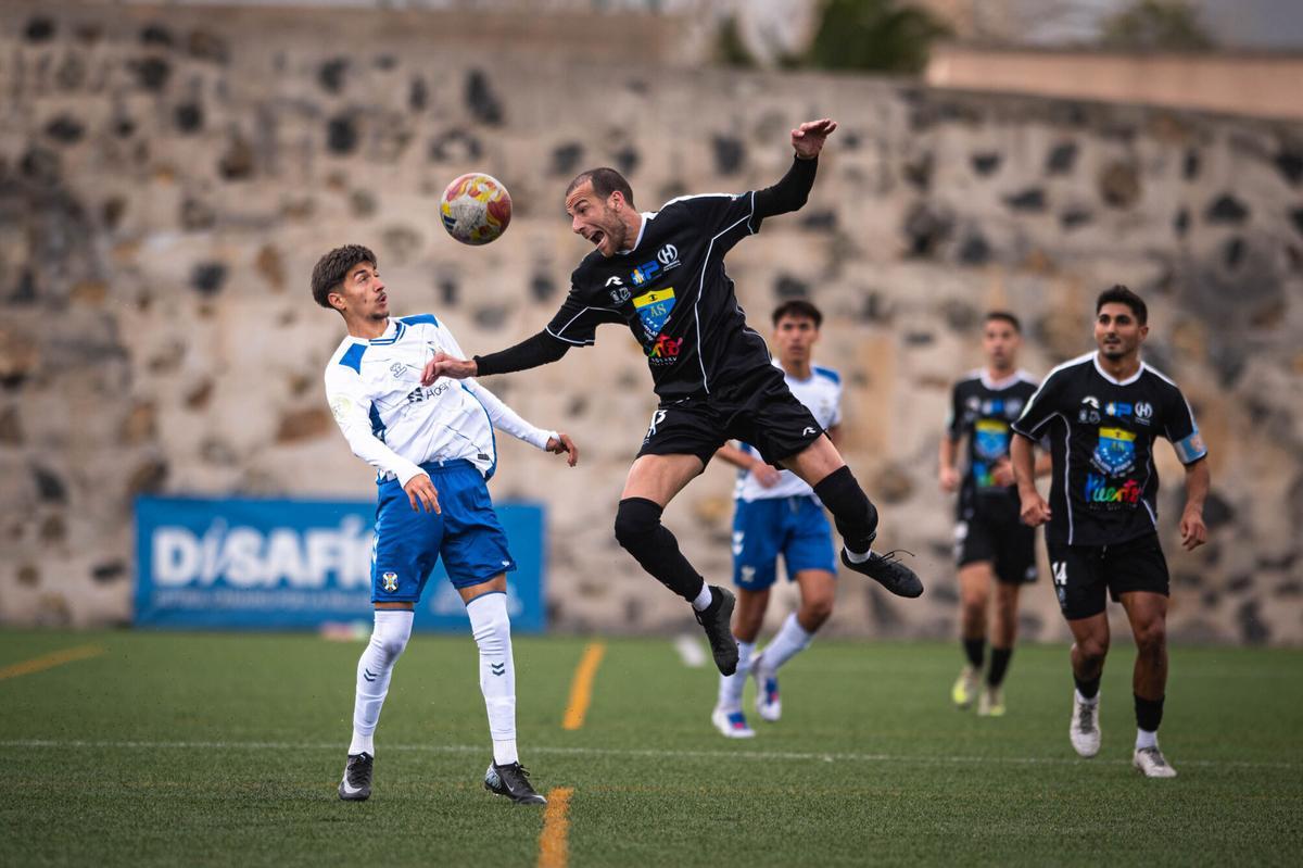 Partido de Tercera División Tenerife C-Herbania.