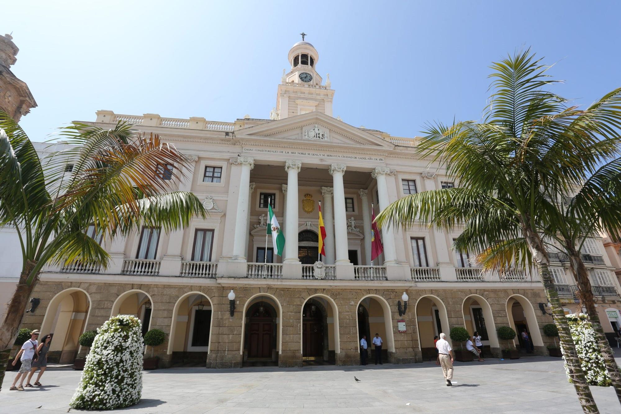 Fachada del ayuntamiento de Cádiz. iz