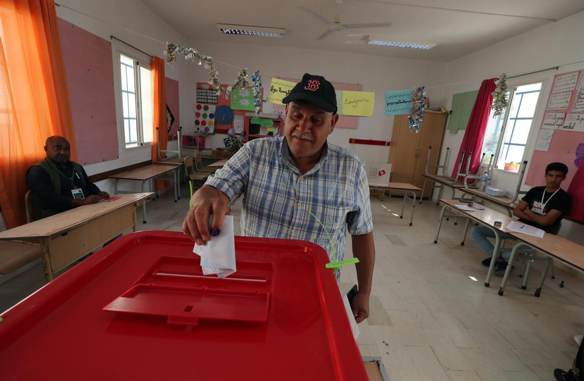 Túnez vota una nueva constitución en el primer referendo de su historia