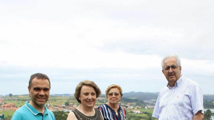 Iván Fernández, Dolores Suárez, Fifi Suárez y Rafael Alonso, ayer.