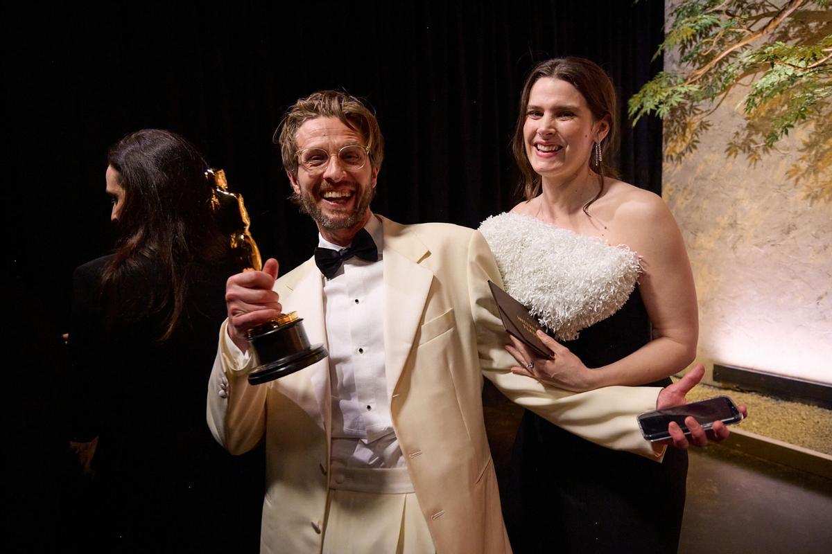 March 15, 2026, Hollywood, California, USA: Anders Danielsen Lie and Inga Ibsdotter Lilleaas pose backstage with the OscarÂ for International Feature Film during the live ABC Telecast of the 98th OscarsÂ at DolbyÂ Theatre at Ovation Hollywood on Sunday, March 15, 2026.,Image: 1083401980, License: Rights-managed, Restrictions: * Strictly Editorial Use Only *, Model Release: no, Credit line: Al Seib / Zuma Press / ContactoPhoto Editorial licence valid only for Spain and 3 MONTHS from the date of the image, then delete it from your archive. For non-editorial and non-licensed use, please contact EUROPA PRESS. 15/03/2026 ONLY FOR USE IN SPAIN. Al Seib / Zuma Press / ContactoPhoto;98th;Oscars;Academy;Awards;zhandout;Press;zoscars;zcoscars2026;98_BS_020101.JPG;20260315_zah_z03_093.jpg;Oscars 2026 TELECAST;