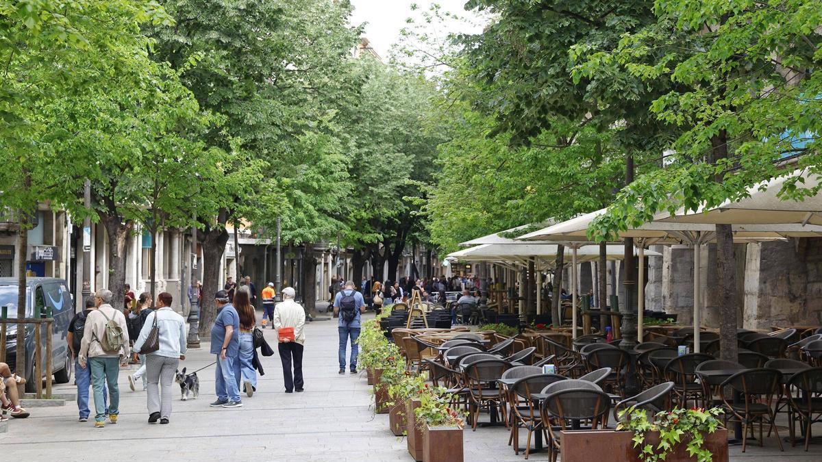 Unes terrasses de la rambla de la Llibertat de Girona.