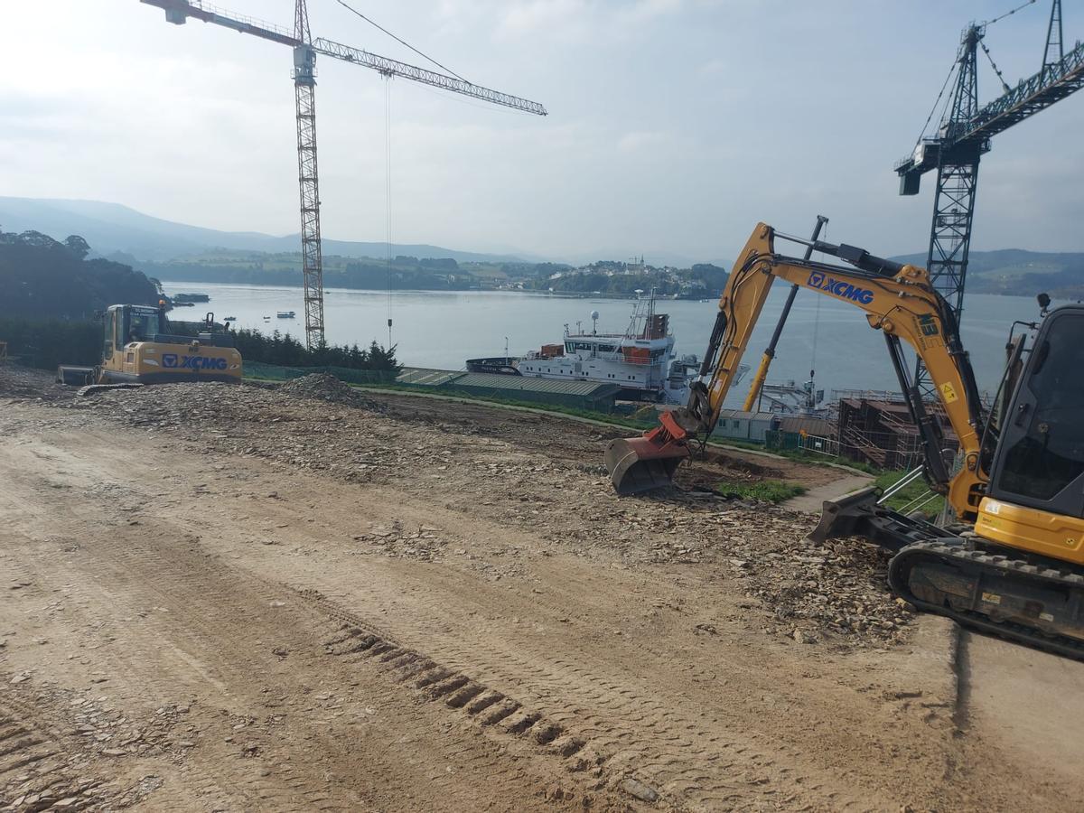 Los trabajos en la zona alta del astillero, este miércoles.