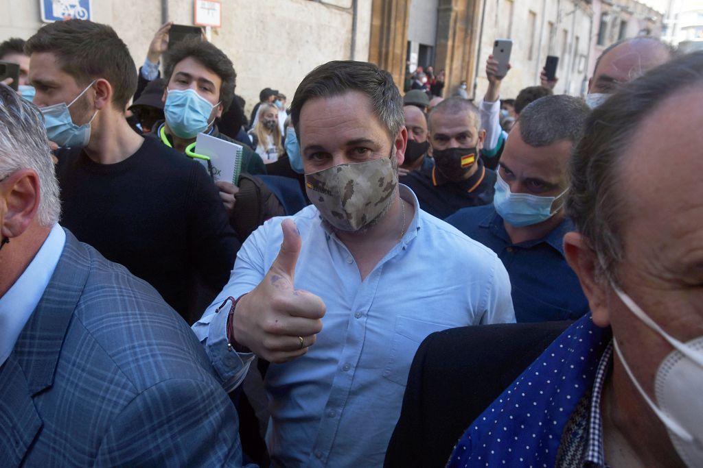 La plaza de la Catedral de Murcia se abarrota para recibir a Abascal