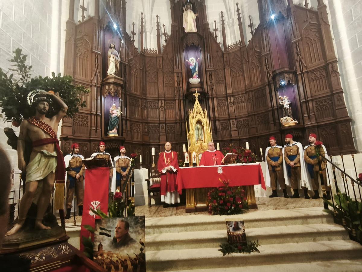 Fotogalería | Hinojal hace frente a la borrasca y se encomienda a San Sebastián Fotogalería | Hinojal hace frente a la borrasca y se encomienda a San Sebastián