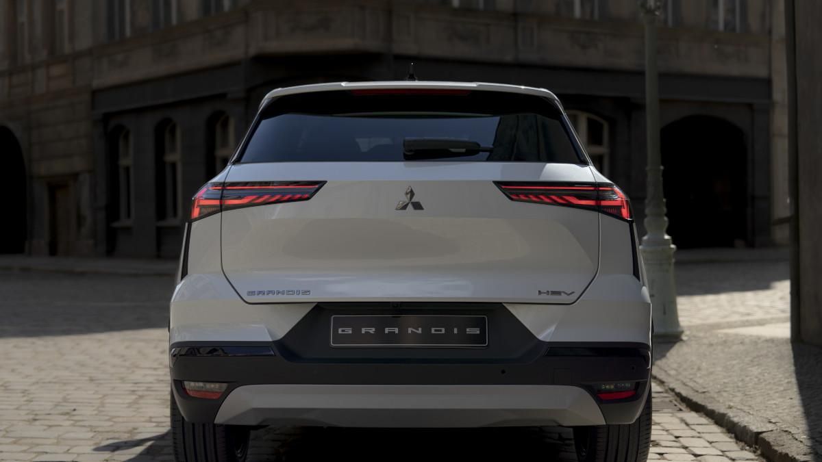 Mitsubishi Grandis 2025