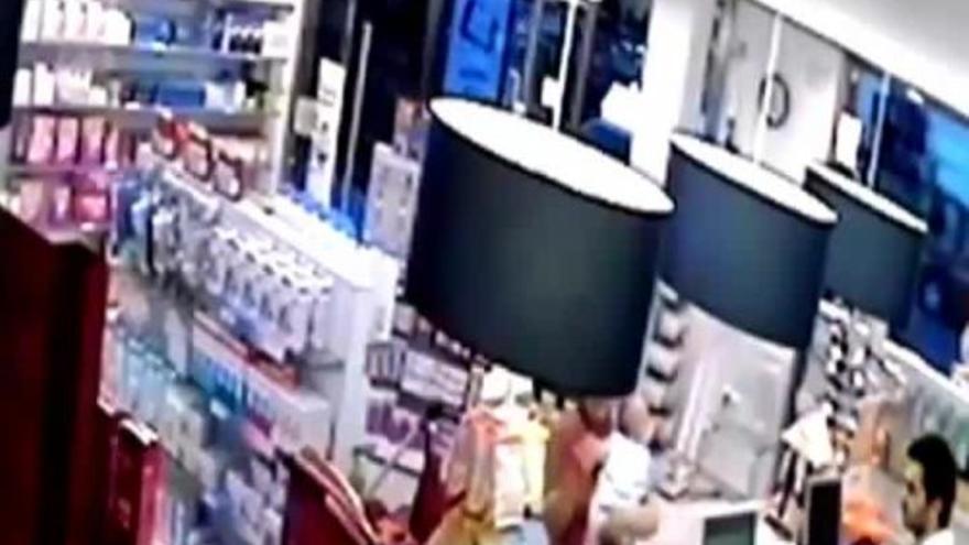 Un atracador es ignorado en el atraco a una farmacia en Sevilla