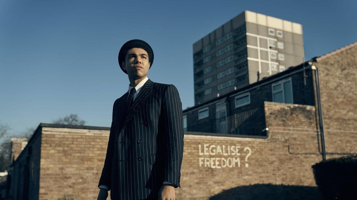 Levi Brown (Dante) en una imagen promocional de 'This town'.