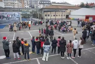 Familias de alumnos del colegio de O Graxal se concentran hoy para exigir más limpieza