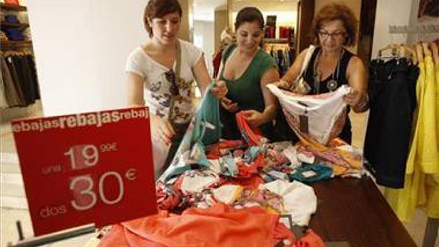 Los comerciantes esperan vender en las rebajas de verano hasta un 3% más