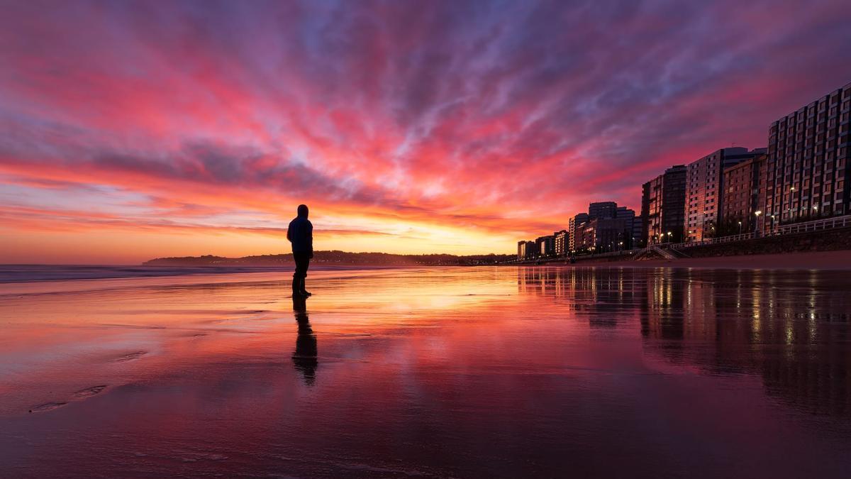 Vídeo: Espectacular amanecer en Gijón
