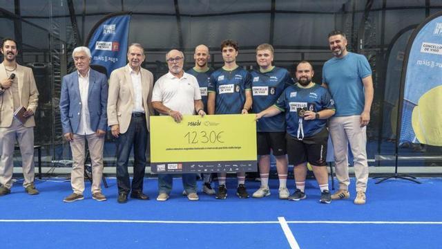 Los protagonistas del récord posan tras su partido. | FDV