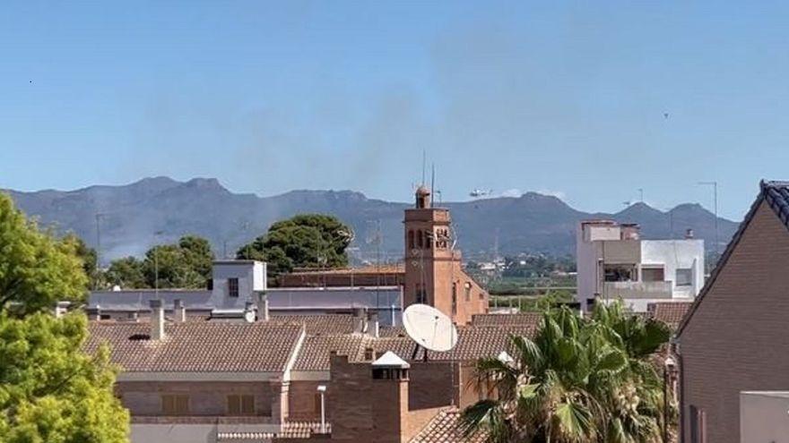 Un incendio en el Carraixet moviliza a cinco dotaciones de Bomberos a Moncada
