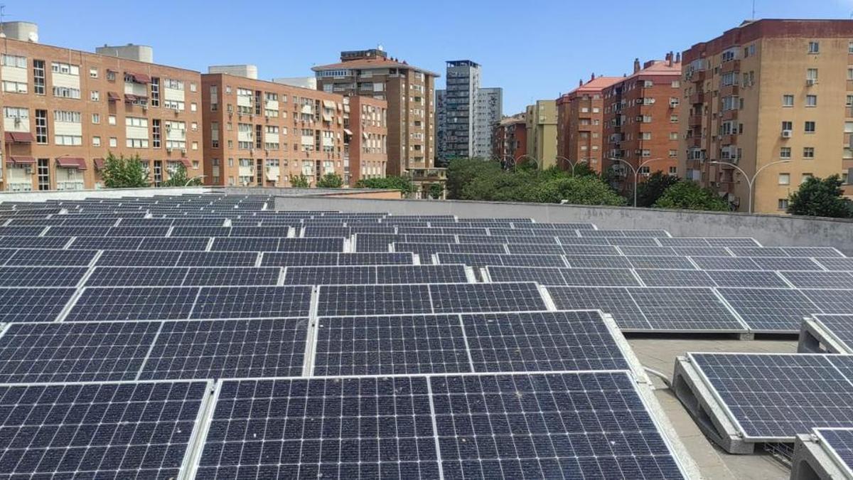 Comunidad solar instalada en un colegio de la capital cacereña.