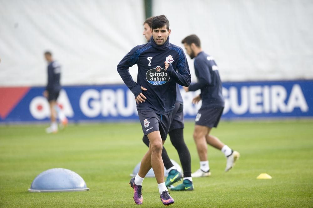 Laure se reincorpora al grupo, con el que también trabajan Juanfran y Joselu.