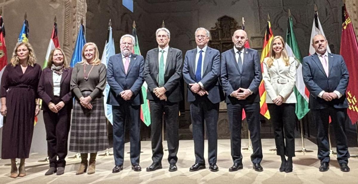 Los presidentes de los parlamentos autonómicos que forman parte de Coprepa: Astrid Pérez (Canarias),  Visitación Martínez (Murcia), María José González (Cantabria),  Miguel Ángel Santalices (Galicia), José  Vicente Saz (rector de la Universidad de Alcalá de Henares), Enrique Ossorio (Madrid) , Juan Cofiño (Asturias), Marta Fernández Cornago (La Rioja) y Pablo Bellido (Castilla-La Mancha).  | JGPA