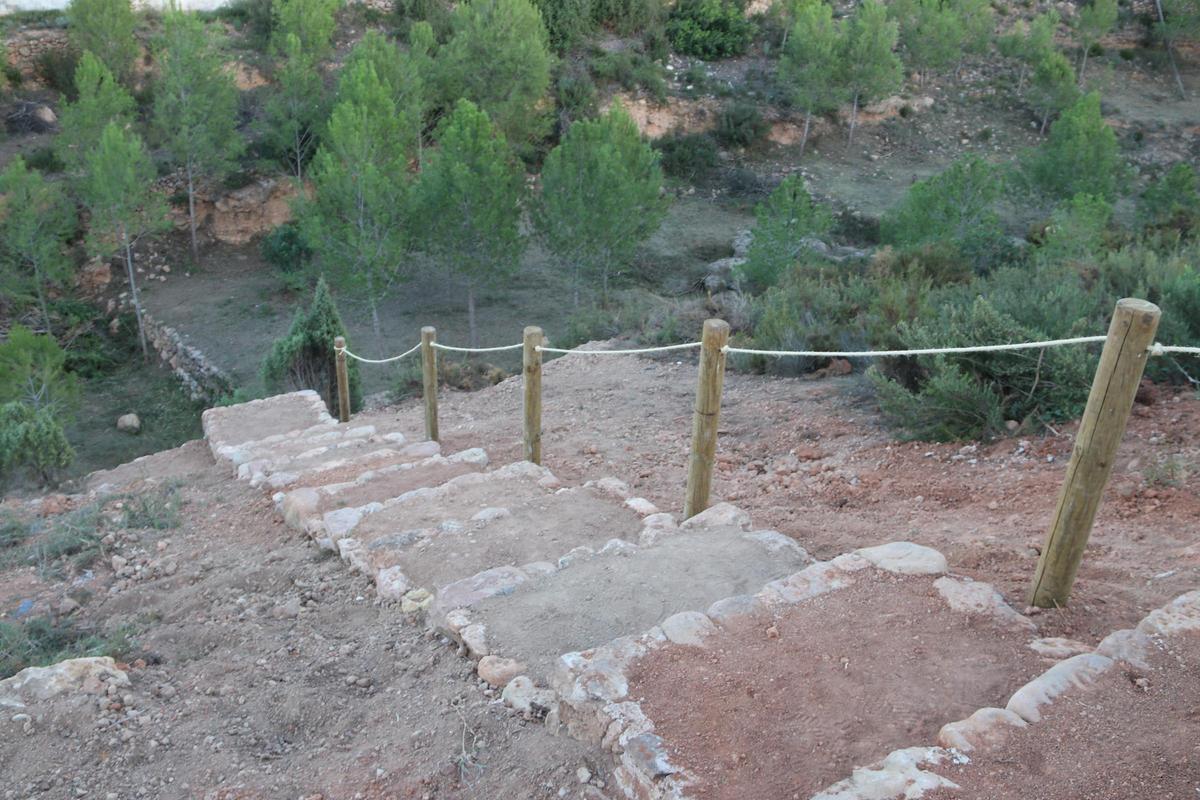 Una escalera facilita el acceso al refugio.