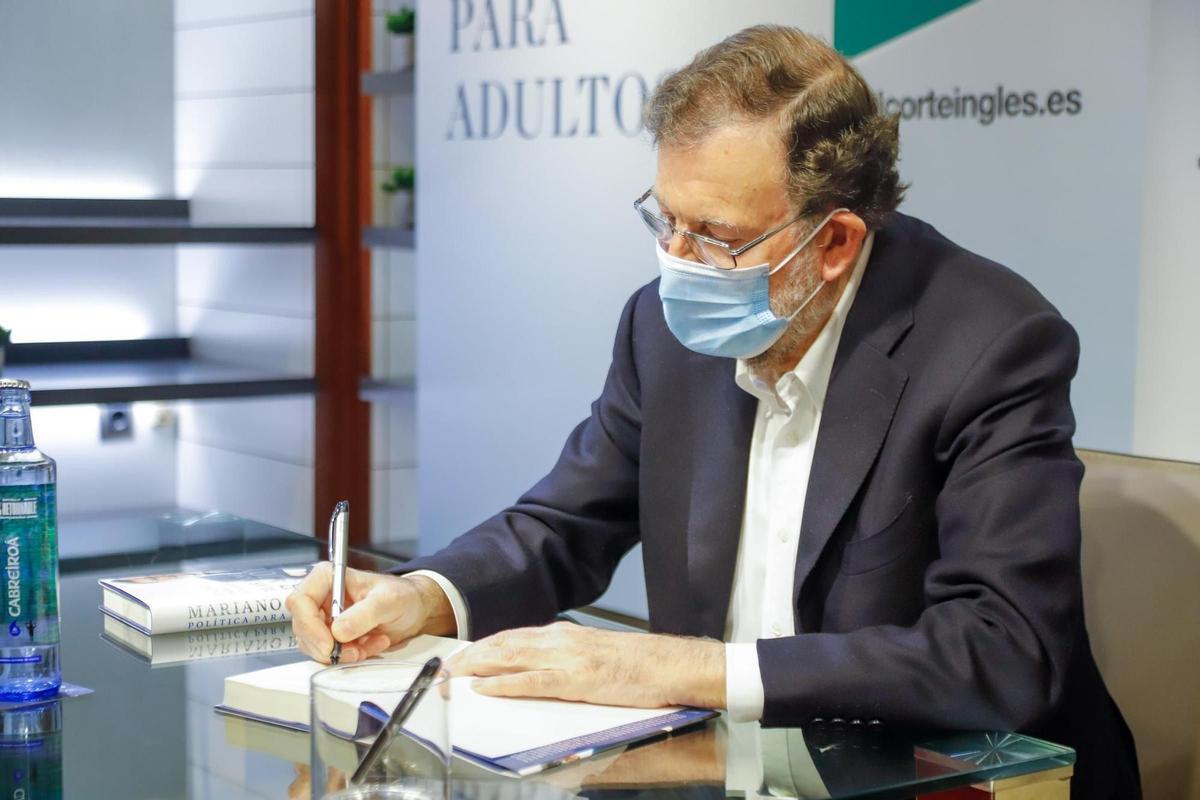 Rajoy, positiu en covid-19, suspèn la presentació del seu llibre Rajoy, positiu en covid-19, suspèn la presentació del seu llibre