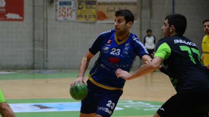 Gonzalo García, en el partido de la primera vuelta ante la SAR.  // G.N.