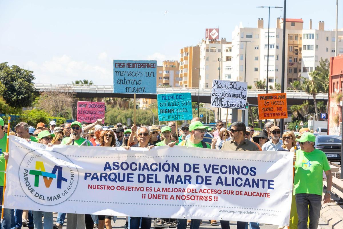 Manifestación de vecinos del Parque del Mar.